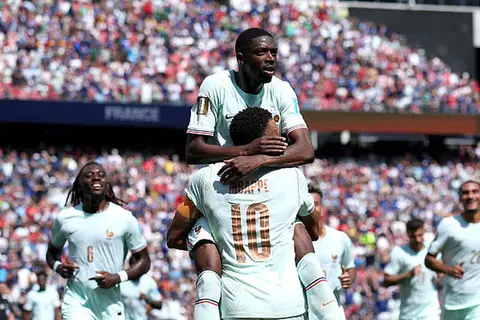 مبابي وديمبيلي أمام إيزاك وجيوكيريس.. تشكيل فرنسا والسويد في كأس العالم